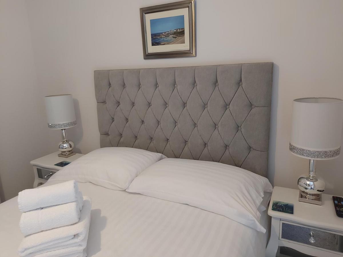 Ayala Bed & Breakfast พอร์ตสจ๊วต ภายนอก รูปภาพ