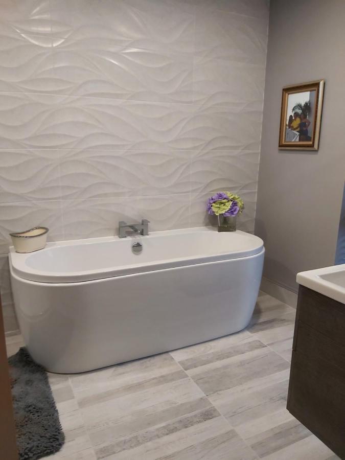Ayala Bed & Breakfast พอร์ตสจ๊วต ภายนอก รูปภาพ